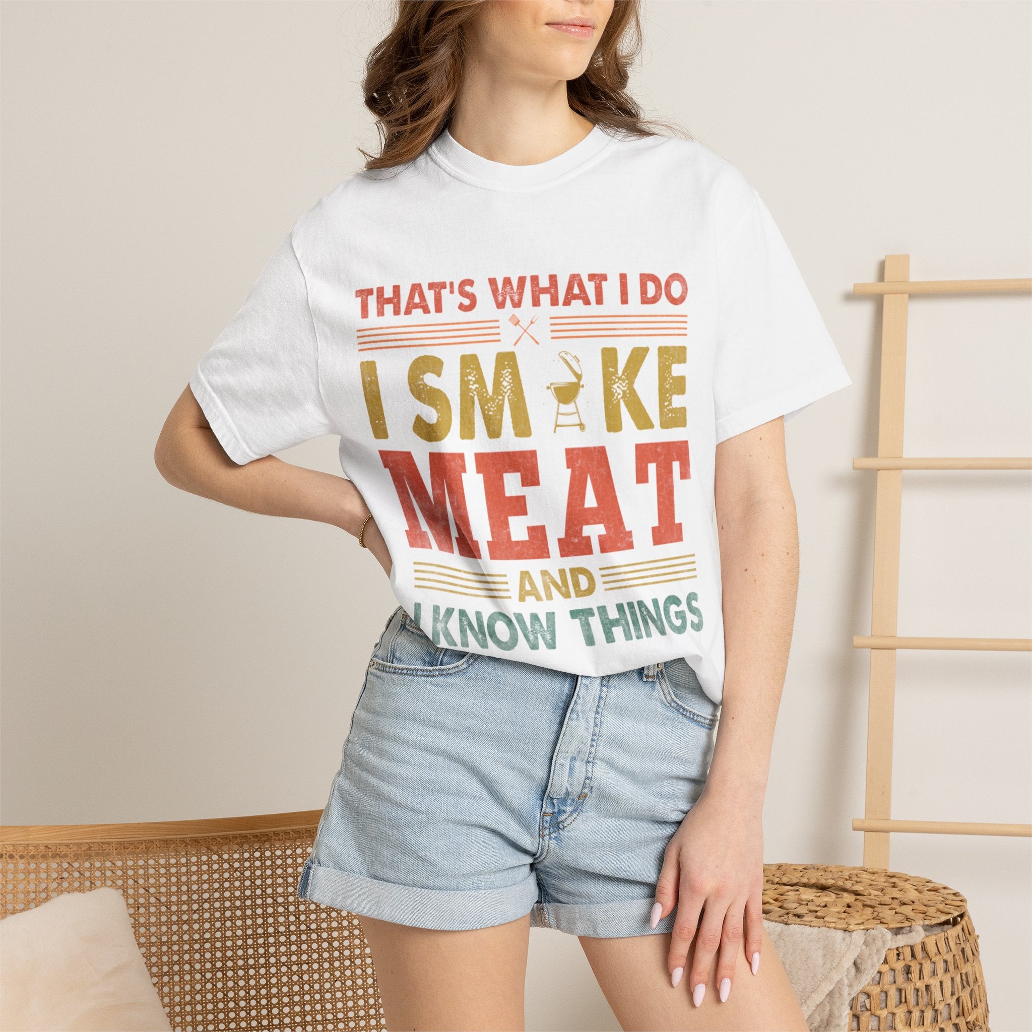 That's What I Do I Smoke Meat And I Know Things T-Shirt